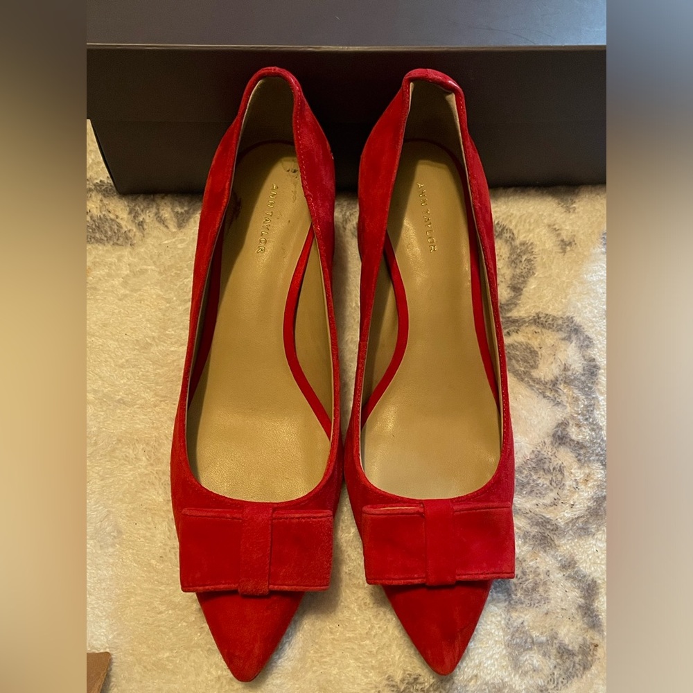 Ann Taylor red suede bow block heels